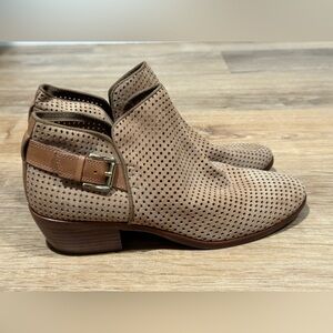 NEW SAM EDELMAN BEIGE PAULA PERFORATED SUEDE BOOTIE SIZE 7.5